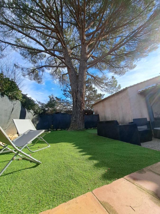 Mazet Dans Residence Avec Piscine Bagnols-en-Forêt Eksteriør billede