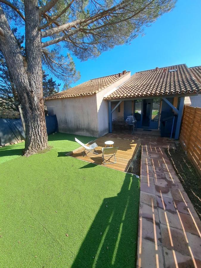 Mazet Dans Residence Avec Piscine Bagnols-en-Forêt Eksteriør billede